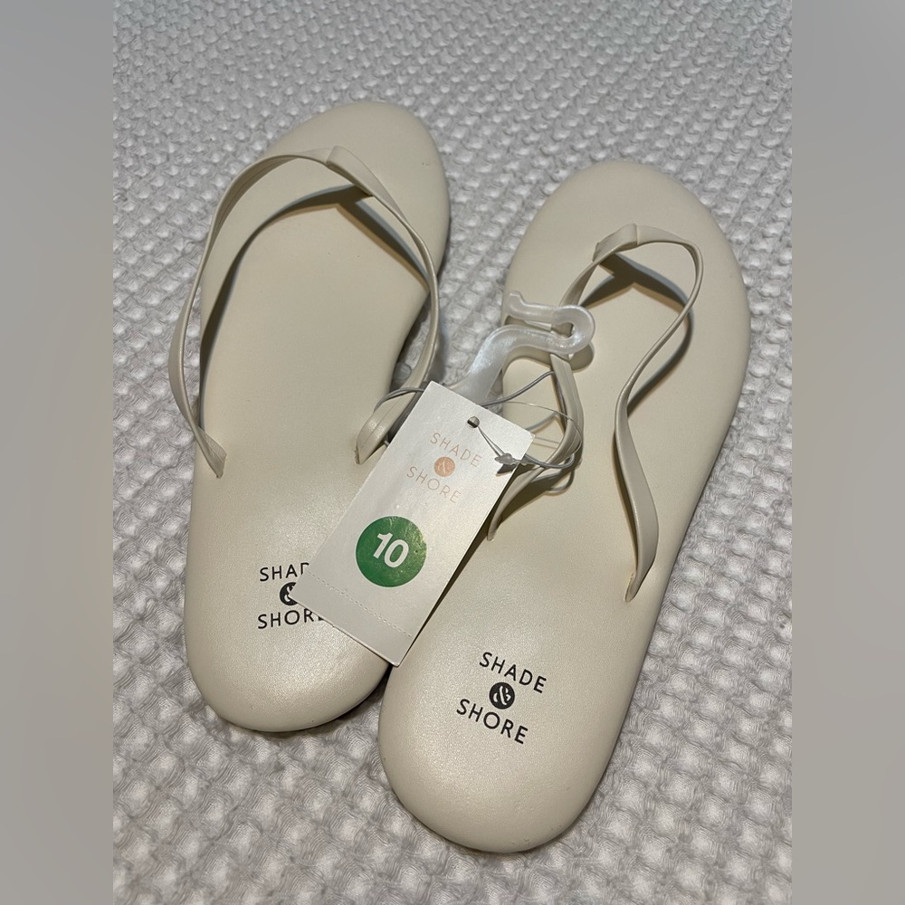 NWT Shade & Shore - Cream Flip Flops
